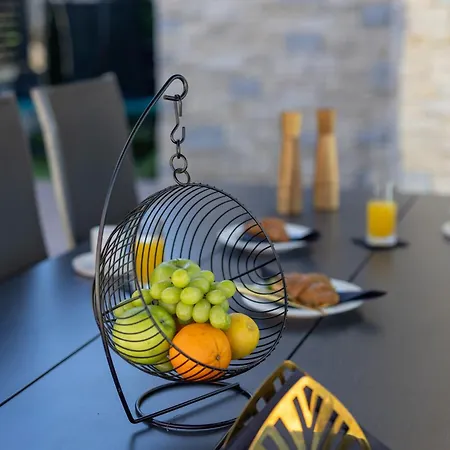 Luxury Favela With Heated Pool Vila