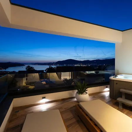 Luxury Favela With Heated Pool