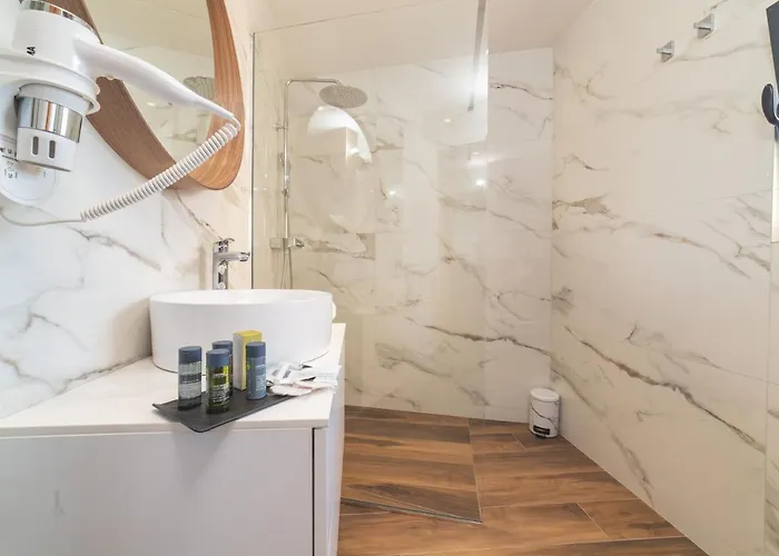 Luxury Favela With Heated Pool