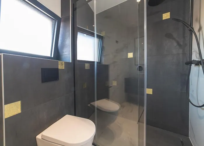 Luxury Villa Favela - Modern Design - Heated Pool - Stunning Sea View فيلة تروغير