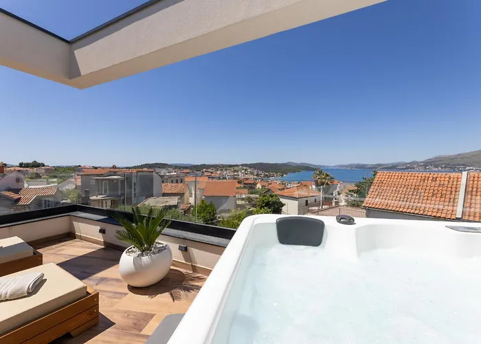 Luxury Villa Favela - Modern Design - Heated Pool - Stunning Sea View فيلة تروغير