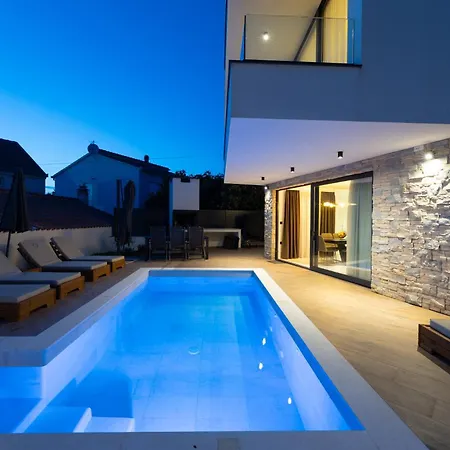 Luxury Villa Favela - Modern Design - Heated Pool - Stunning Sea View Vila