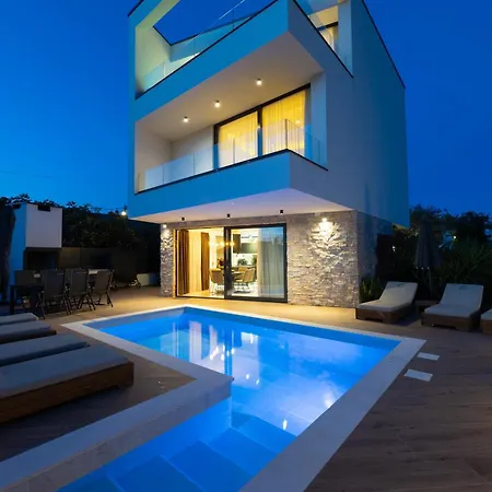 Luxury Villa Favela - Modern Design - Heated Pool - Stunning Sea View Vila