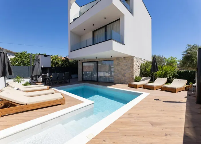 Luxury Villa Favela - Modern Design - Heated Pool - Stunning Sea View Vila Trogir